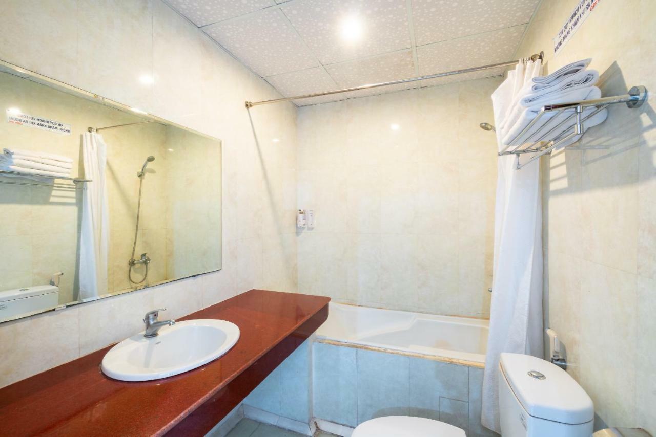 Oyo 375 Hoa Binh Hotel Da Nang Bagian luar foto