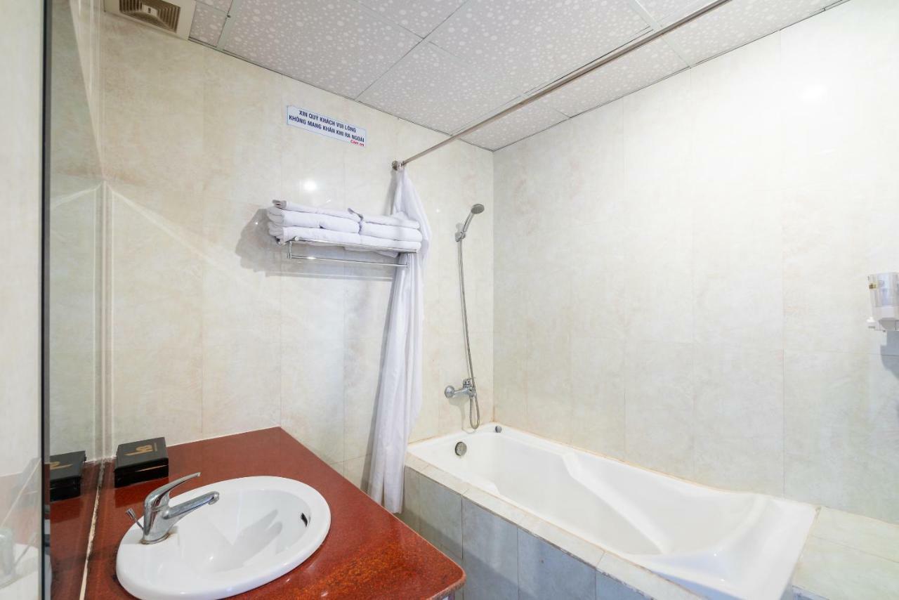 Oyo 375 Hoa Binh Hotel Da Nang Bagian luar foto